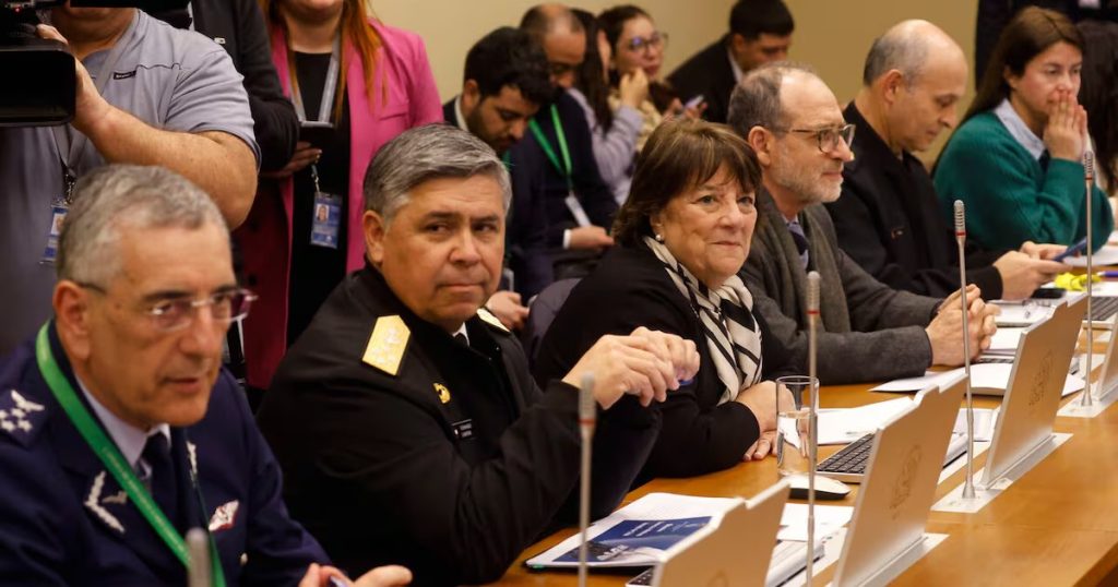 Investigación sobre Licencias Médicas en el Ejército, la Armada y la FACH - Investigación sobre licencias médicas sacude a las Fuerzas Armadas