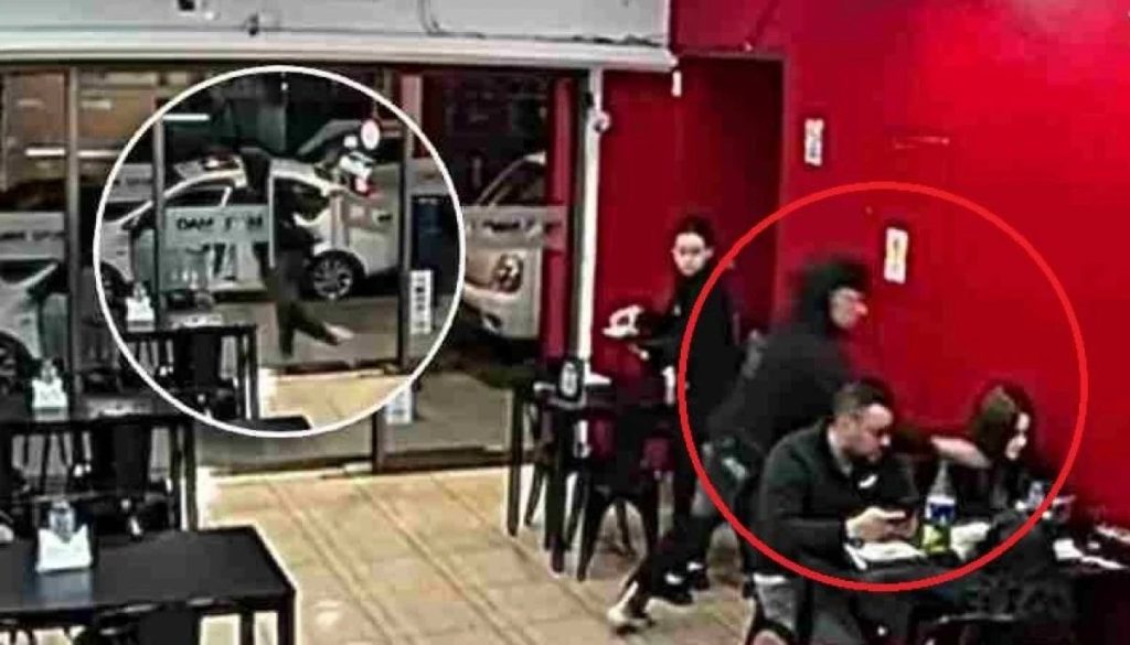 Lanzazo de un Celular en un Local de Sushi en Santiago Centro - Robo de celular en restaurante de Santiago deja huella en la seguridad urbana.