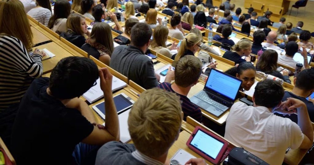 Las Universidades Privadas Declinan Informar sobre Sus Sueldos al Mineduc - Universidades Privadas en Tensión por Exigencias del Mineduc