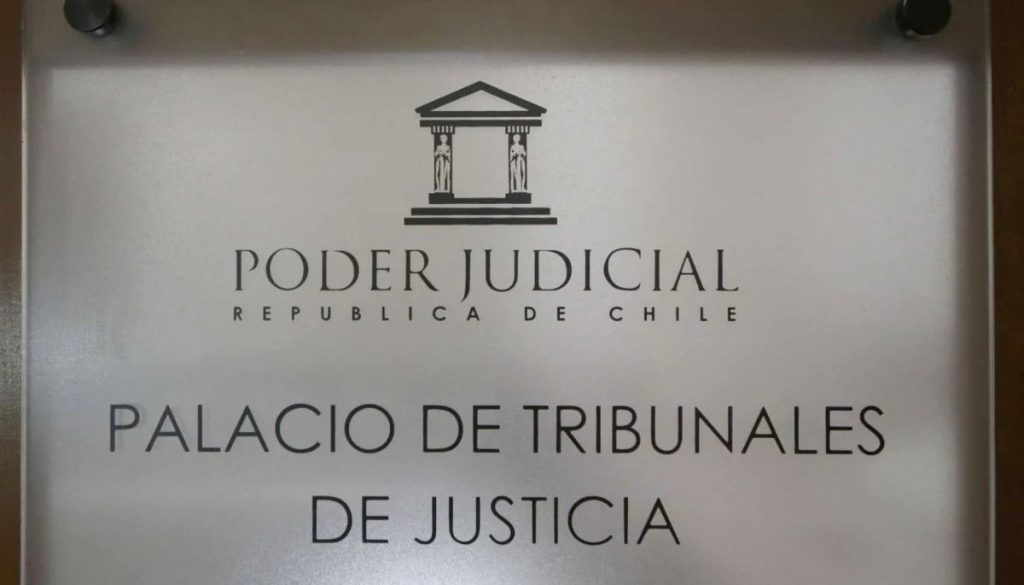 Mujer Inscrita por Error Como Deudora de la Pensión de Alimentos - Error administrativo impide a empresaria salir de Chile