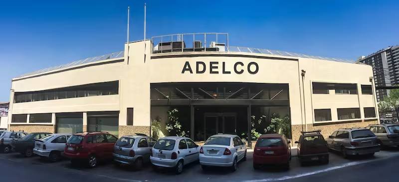 Quiebra de la Distribuidora Adelco y Cesantía de 300 Trabajadores - Adelco al borde de la quiebra: incertidumbre laboral para 300 empleados
