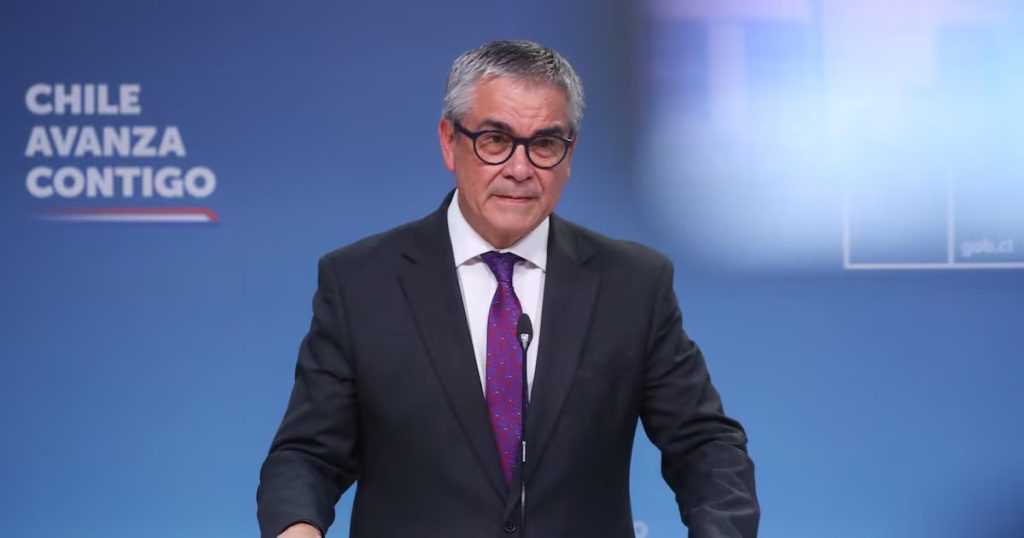 Renuncia de Mario Marcel al Ministerio de Hacienda en Chile - Mario Marcel deja Hacienda: razones personales y balance de vida.