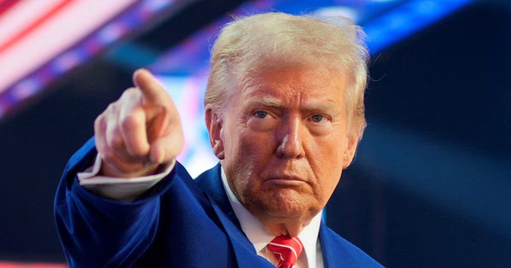 Trump Presiona para Revocar las Licencias de ABC y NBC News - Trump arremete contra ABC y NBC por cobertura sesgada