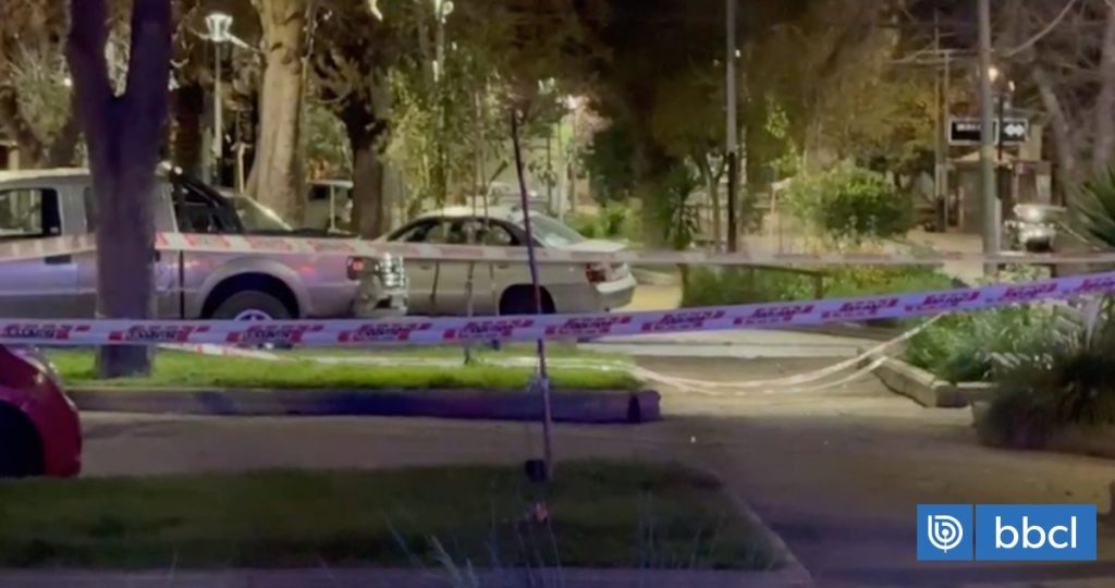 Asesinato de un Hombre en la Plaza de la Reina Mientras Compartía con Su Pareja - Crimen en La Reina: Hombre asesinado a tiros en la calle