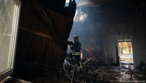 Bombardeo Ruso en Zaporiyia Deja Muertos y Heridos en Ucrania - Tensión en Zaporiyia: Bombardeo ruso causa víctimas mortales.
