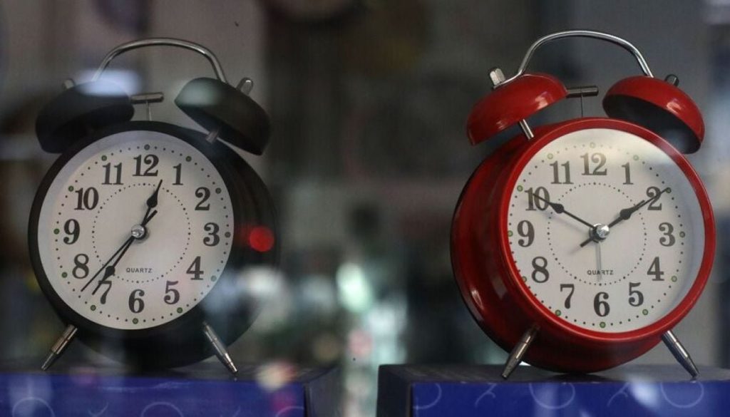 Cambio de Hora en Chile durante Septiembre de 2025 - Cambio de Hora en Chile: Efectos del Horario de Verano en la Sociedad