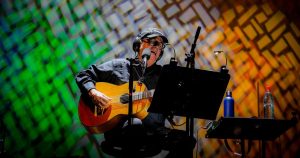 Concierto de Silvio Rodríguez en el Movistar Arena en Santiago - Silvio Rodríguez emociona a Chile con su voz atemporal en el Movistar Arena