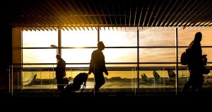 Dron Hutí Cae en el Aeropuerto Internacional Ramon en Israel - Ataque hutí interrumpe operaciones en aeropuerto israelí