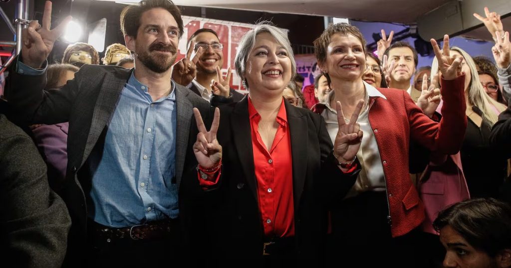 El Pesado Traje Presidencial de Jeannette Jara en Pedro Aguirre Cerda - Jeanette Jara: Nuevo Rumbo en la Política Chilena