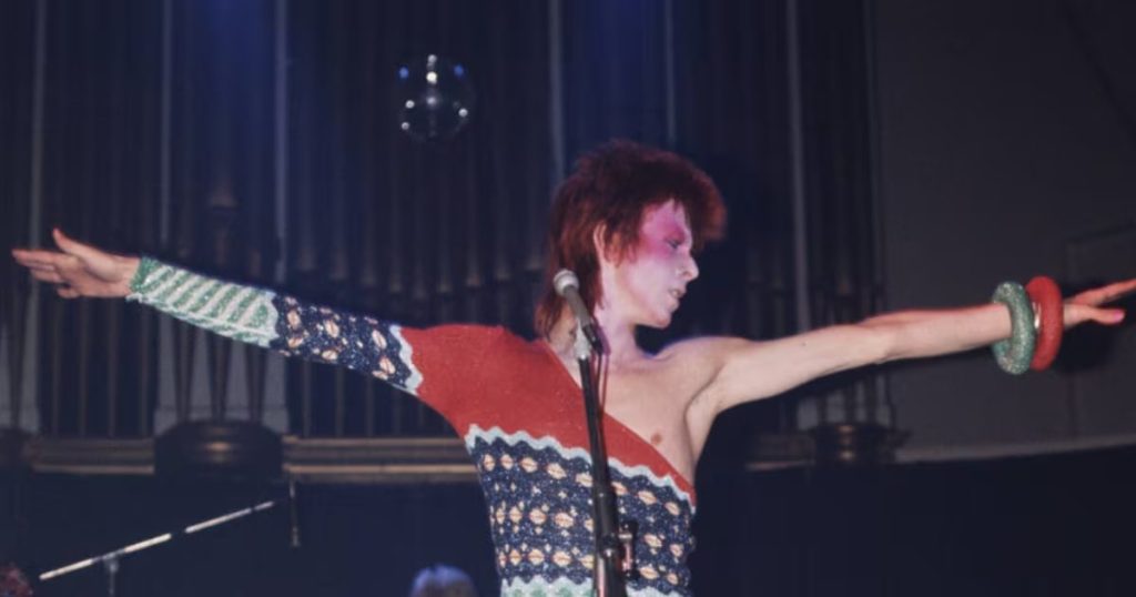 Exhibición del Archivo de David Bowie en Londres - Explorando el Legado de David Bowie: Más Allá de la Música