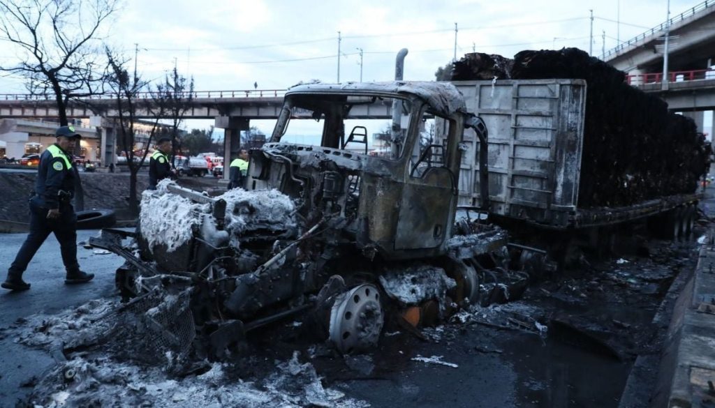 Explosión de un Camión de Gas en Iztapalapa, México - Tragedia en México: Explosión de camión de gas deja varios muertos.