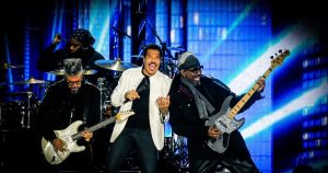 Lo Bueno y lo Malo del Primer Show de Lionel Richie en el Claro Arena - Lionel Richie: Impactante Debut en el Claro Arena de Chile
