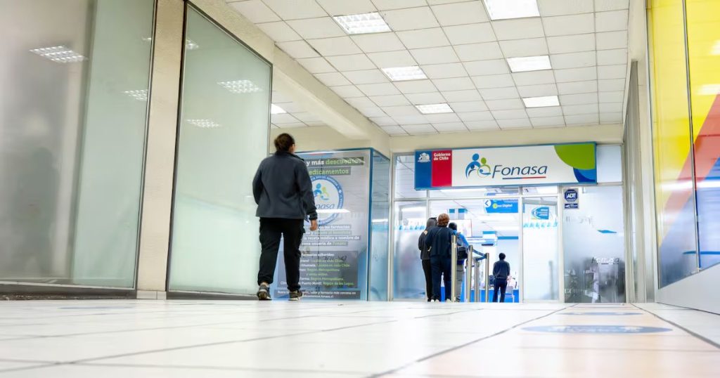 Mecanismo de Stop Loss de Fonasa para Atraer Aseguradoras en Chile - Fonasa revoluciona la licitación de seguro "stop loss" en salud.