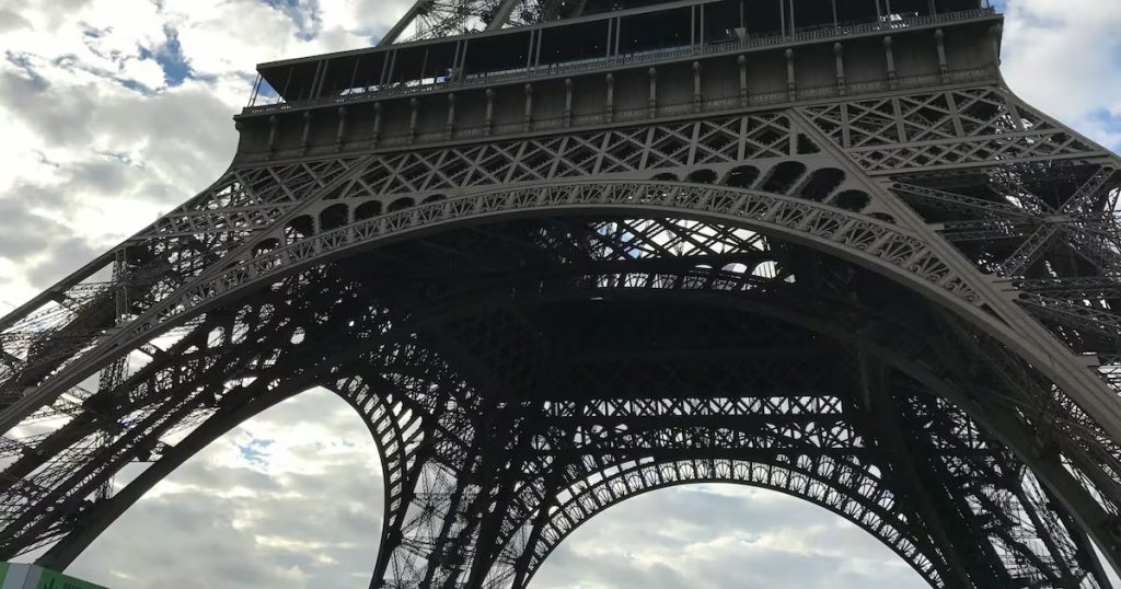 Nombres de 72 Mujeres Científicas en la Torre Eiffel - La Torre Eiffel destacará a 72 mujeres científicas en un evento especial