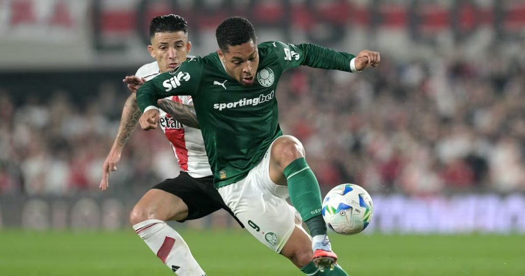 Victoria de Palmeiras sobre River Plate en la Copa Libertadores - Palmeiras supera a River Plate en un duelo de alto impacto
