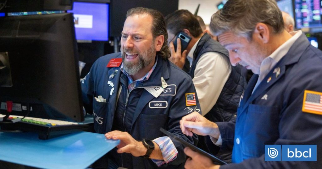 Wall Street Cierra de Forma Mixta con la Mejor Jornada de Oracle desde 1992 - Oracle revoluciona Wall Street y redefine el liderazgo financiero.