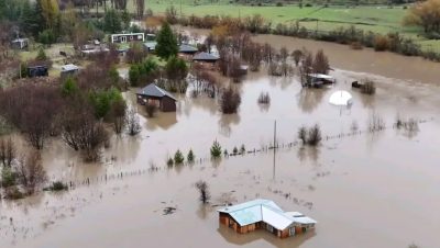 Alerta Roja por la Crecida de Ríos en Aysén y Familias Aisladas - Aysén en crisis: daños y aislamiento por intensas lluvias recientes