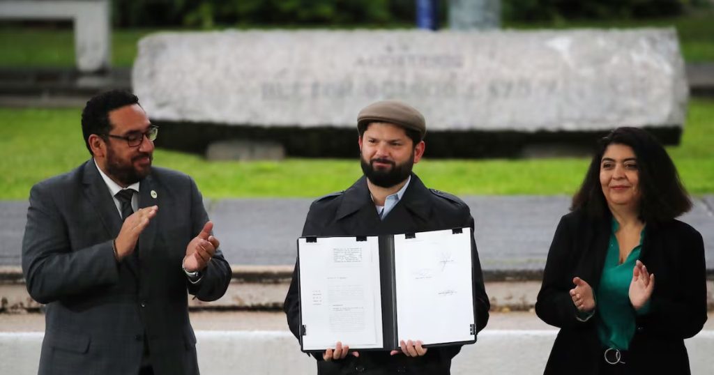 Balance del Gobierno tras el Pronunciamiento de la Contraloría sobre el FES - Gobierno de Boric recibe críticas de la Contraloría por proyecto FES.