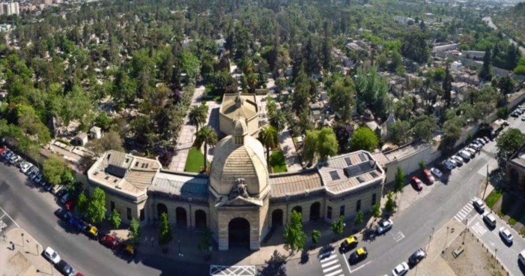 Celebración del Día de los Muertos en el Cementerio General de Recoleta - Celebración del Día de los Muertos ilumina Recoleta