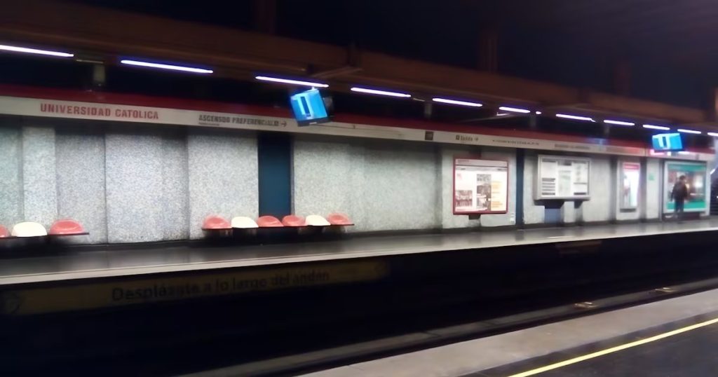 Cierre de la Estación Universidad Católica por Disturbios en Santiago - Cierre de estación Universidad Católica por disturbios del 18 de octubre