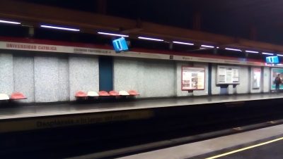 Cierre de la Estación Universidad Católica por Disturbios en Santiago - Cierre de estación Universidad Católica por disturbios del 18 de octubre
