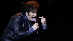 Concierto de Javier Milei en Buenos Aires durante una Tormenta Política - Milei sorprende con un concierto de rock en Buenos Aires