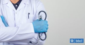 Denuncia de Profesoras contra un Médico por Abuso en Temuco - Denuncias de abuso en Temuco: incertidumbre y frustración social.