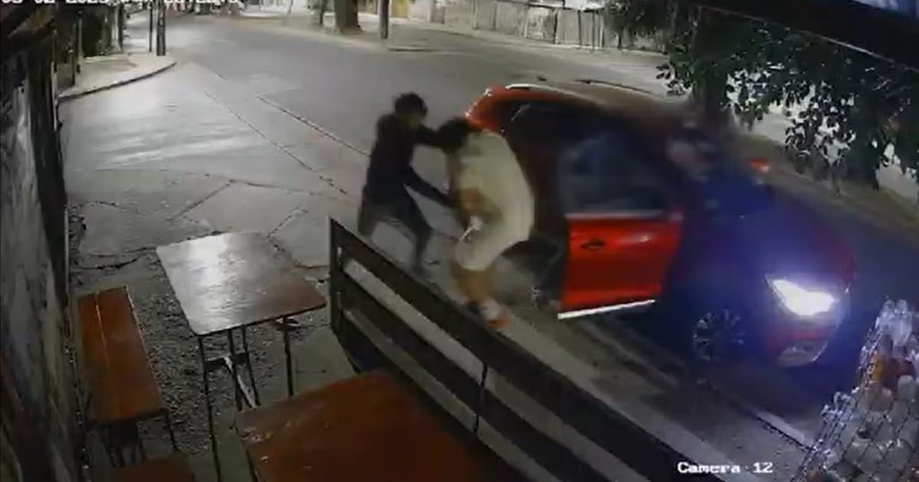 Desarticulación de una Banda de Encerronas y Turbazos en Santiago - Desmantelada red de robos y violencia en Santiago: un análisis profundo