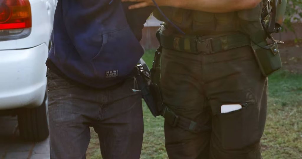Detención de Menores de Edad tras el Robo de un Vehículo en Santiago - Menores capturados tras audaz persecución policial en Santiago