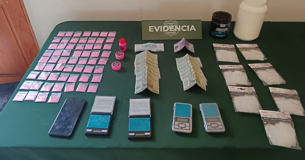 Detención de Sujetos en una Transacción de Droga en Estación Central - Detienen a dos hombres en operación antidrogas en Estación Central