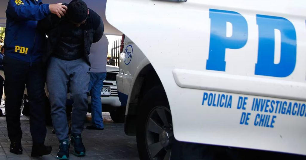 Detención de Sujetos por Robo de Vehículos en la Región Metropolitana - Capturan a dos hombres por robos y encerronas en Santiago