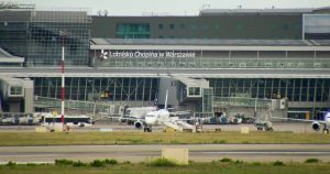 Detención de un Pasajero por Aviso de Bomba en el Aeropuerto - Detenido en aeropuerto por falsa alarma de bomba: detalles y consecuencias.