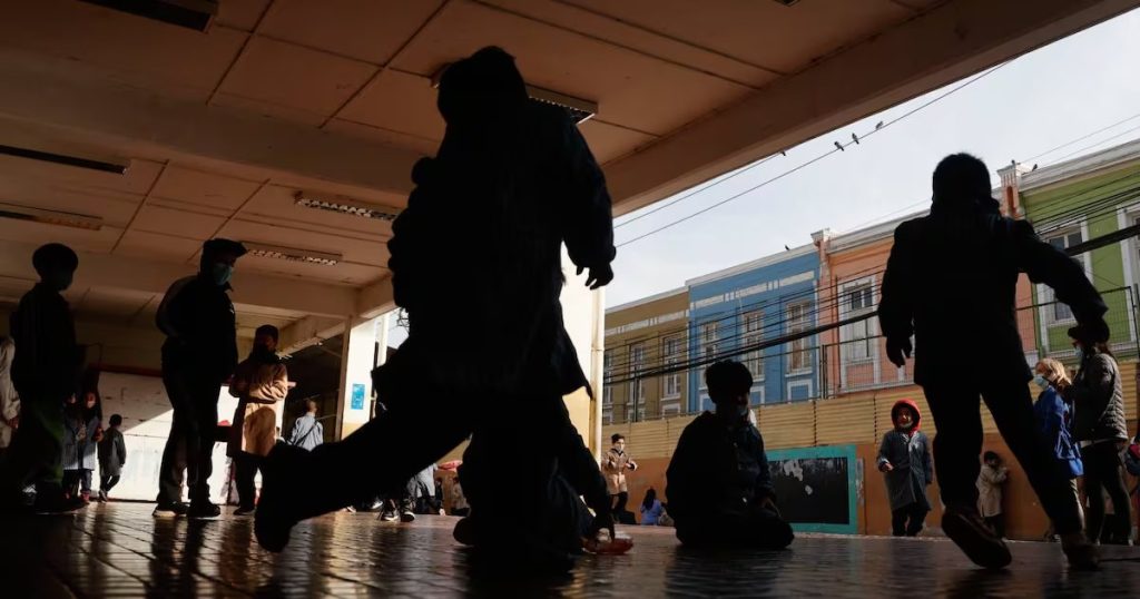 Detención de un Profesor por Agresión a Estudiantes en Talagante - Profesor detenido en Talagante tras incidente en escuela