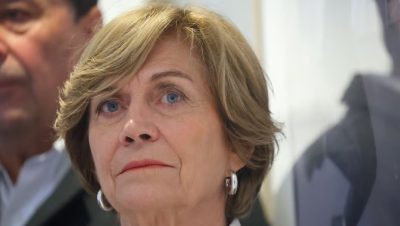 Evelyn Matthei Advierte sobre José Antonio Kast en la Carrera Presidencial - Matthei intensifica críticas contra Kast y su estilo político