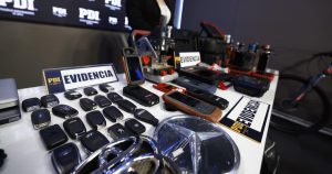 Incautación de Celulares y Dispositivos para Clonar Llaves en Puente Alto - Incautación masiva de dispositivos y celulares en Puente Alto