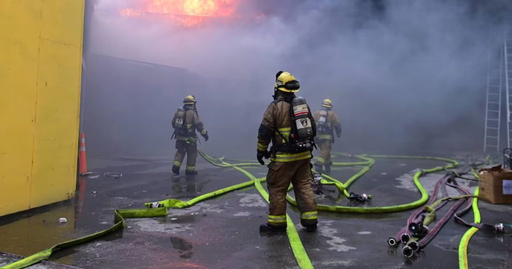 Incendio en una Vivienda de Valparaíso Deja Lesionados y Daños - Incendio en Valparaíso: Cuatro Heridos y Vivienda Destruida