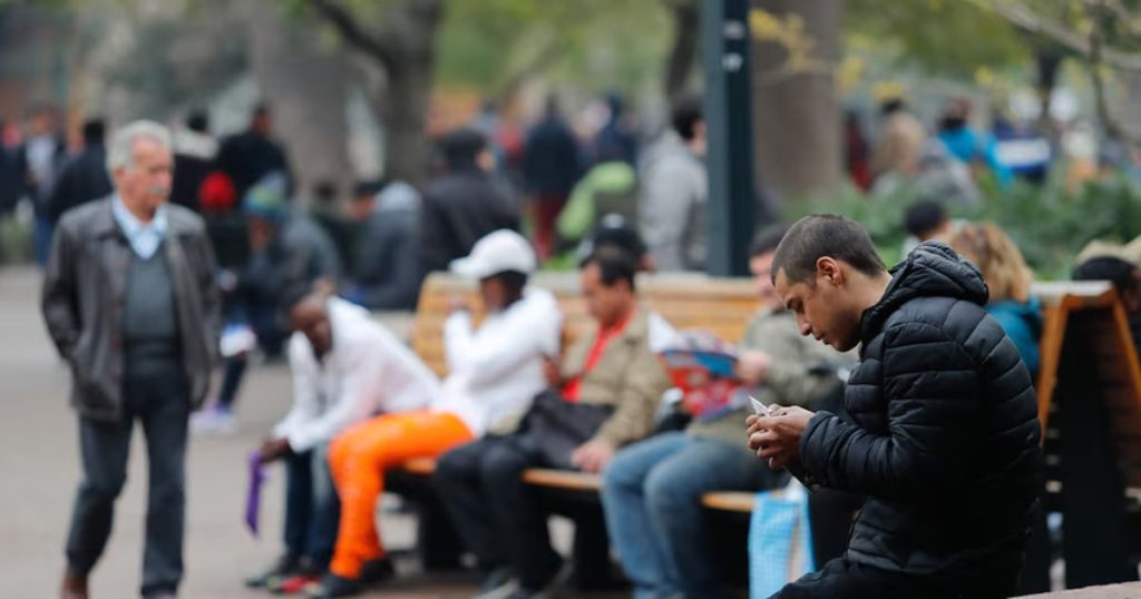 Porcentaje de Desempleados que Buscan Trabajo en Chile - Desempleo de larga duración preocupa a pesar de cifras positivas