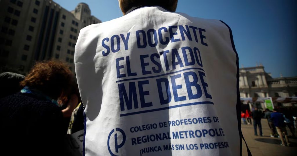 Primera Cuota de Reparación por la Deuda Histórica a los Docentes - Profesores Chilenos Reciben Primera Cuota de Reparación Histórica