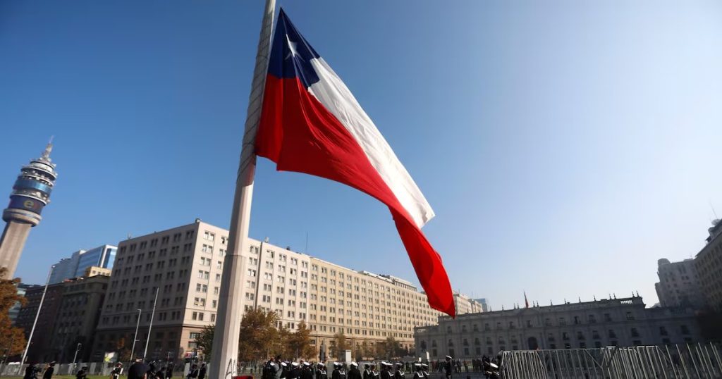 Proyección del FMI sobre el Balance Fiscal de Chile para 2030 - Chile enfrenta desafíos fiscales mientras el FMI ajusta sus proyecciones