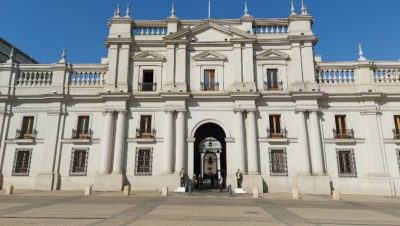 Recorte Fiscal en los Funcionarios Públicos del Próximo Gobierno - Chilenos Priorizarían Recorte de Funcionarios Públicos en Presupuesto