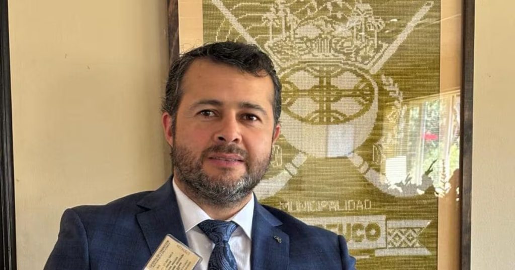 Retorno del Alcalde de Melipeuco tras Perder una Oreja en la Celebración - Alcalde de Melipeuco enfrenta retos tras incidente en celebración