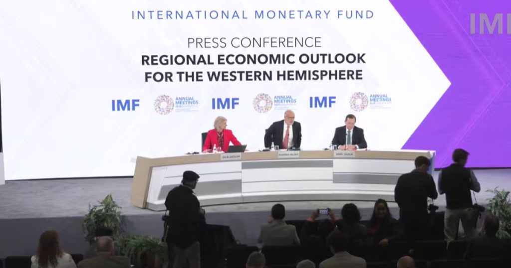 Situación Fiscal de Chile según el Fondo Monetario Internacional - FMI destaca estabilidad fiscal de Chile, pero anticipa desafíos futuros.