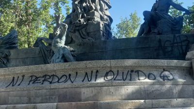Vandalismo en la Fuente Alemana del Parque Forestal en Santiago - Vandalismo en la Fuente Alemana del Parque Forestal Indigna a Santiago
