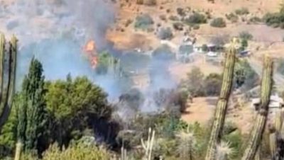 Alerta Roja por Incendio Forestal en Combarbalá - Alerta roja en Combarbalá: incendio forestal amenaza hogares