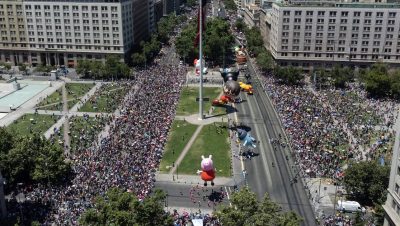 Asistencia al Paris Parade 2025 en Santiago - Desfile Navideño Paris Parade 2025: Arte y Esperanza en Santiago