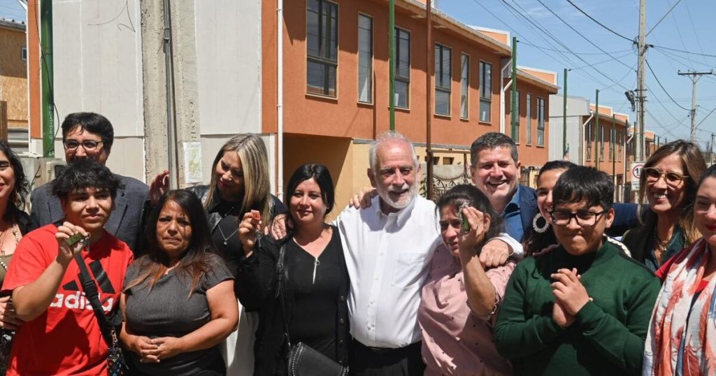 Avances en la Reconstrucción de Valparaíso y Quilpué - Avances en reconstrucción tras incendio en Valparaíso