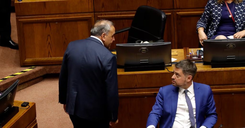 Denuncia de Manouchehri contra Espinoza por Amenazas en el Congreso - Conflicto Judicial entre Legisladores Socialistas en Chile