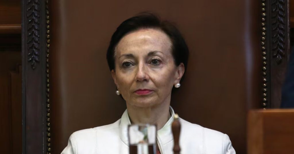 El Papel de Gloria Ana Chevesich en la Crisis de la Suprema Corte - El Título H1 Corregido e Impecable Aquí: "El Papel Decisivo de Chevesich en la Crisis de la Suprema