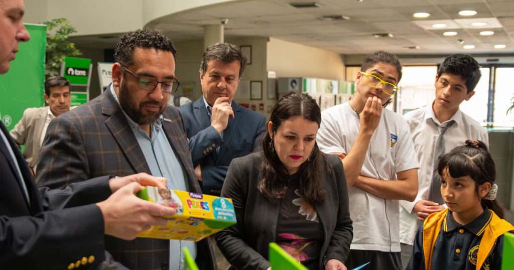 Entrega de Artículos Escolares por Parte de Junaeb para el Año 2026 - Distribución de útiles escolares beneficiará a 2 millones de estudiantes