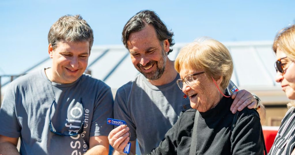 Entrega de Casas por Parte de Desafío Levantemos Chile en Quilpué - Desafío Levantemos Chile: 106 Hogares Reconstruidos en Quilpué.